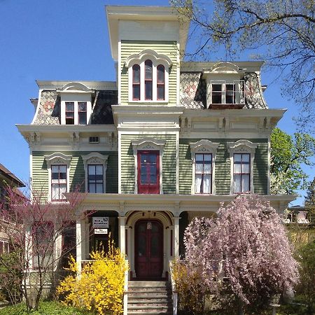 Hudson City Bed And Breakfast Екстер'єр фото