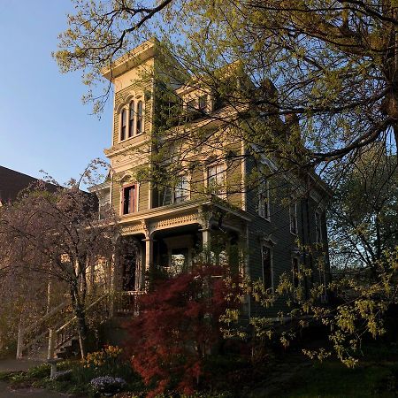 Hudson City Bed And Breakfast Екстер'єр фото